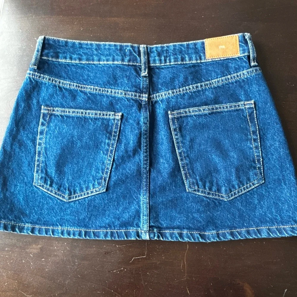 Zara denim mini skirt, Size Medium,
Dark wash - Picture 2 of 3